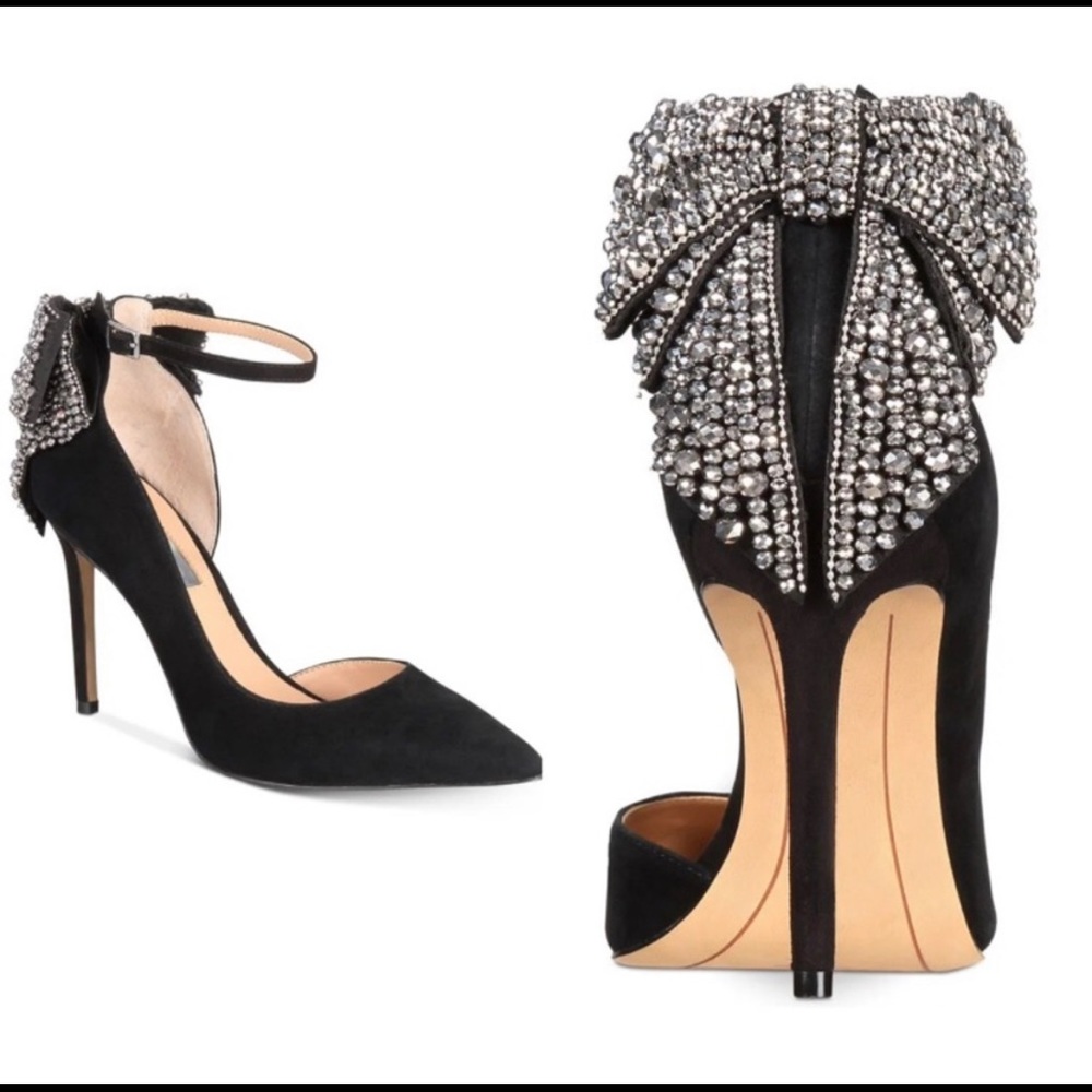 Beautiful black heels with rhinestone bow. Size 6